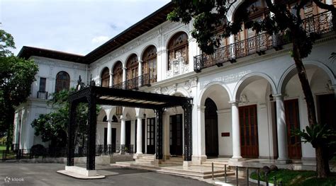 San Miguel + Malacañang Palace Guided Walking Tour.